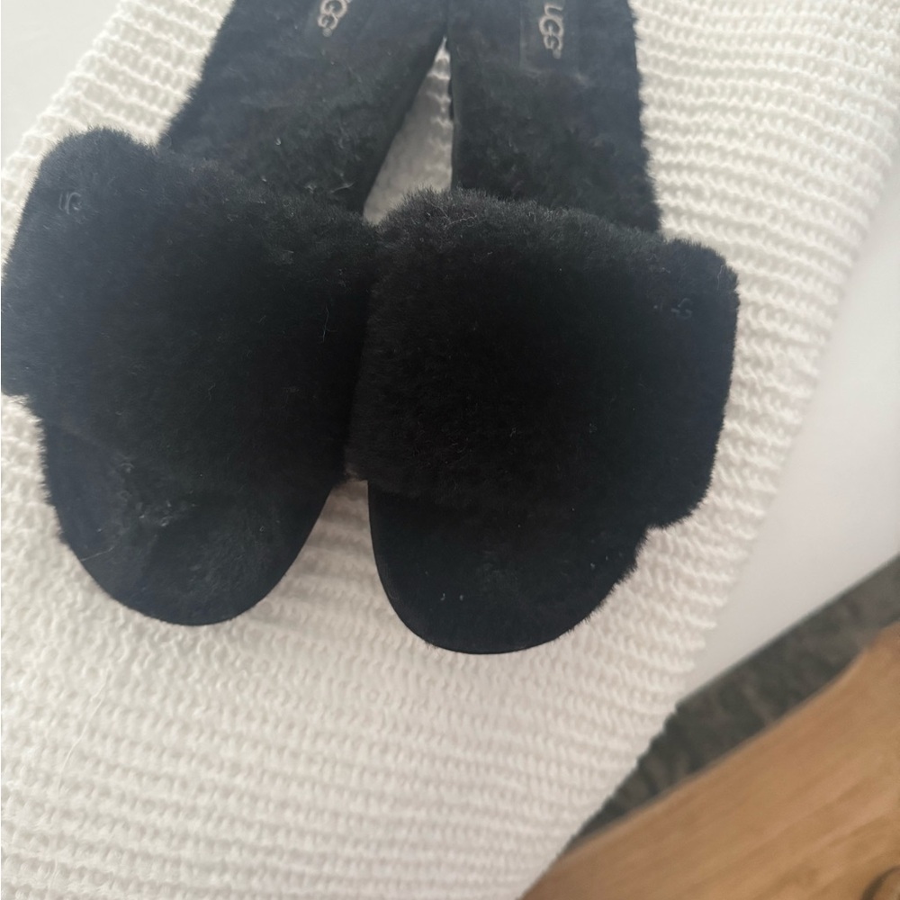 UGG Women's Black Fuzzy Slippers